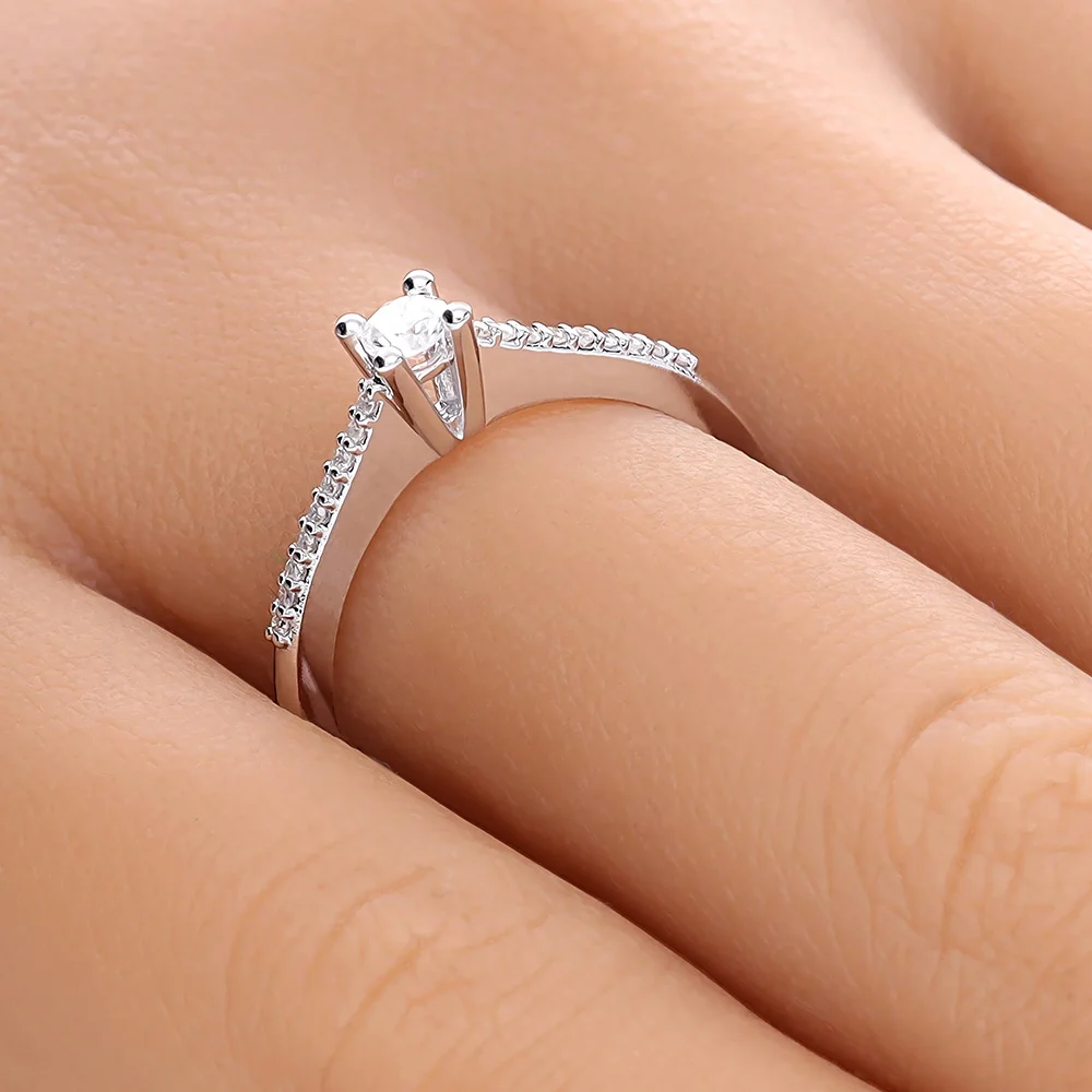 ADL001-hand-web-zoom