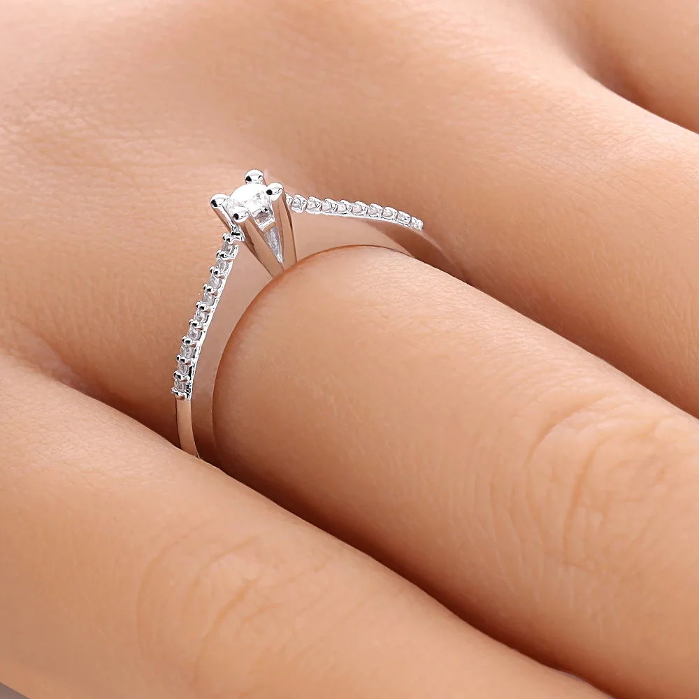 ADL002-hand-web-zoom