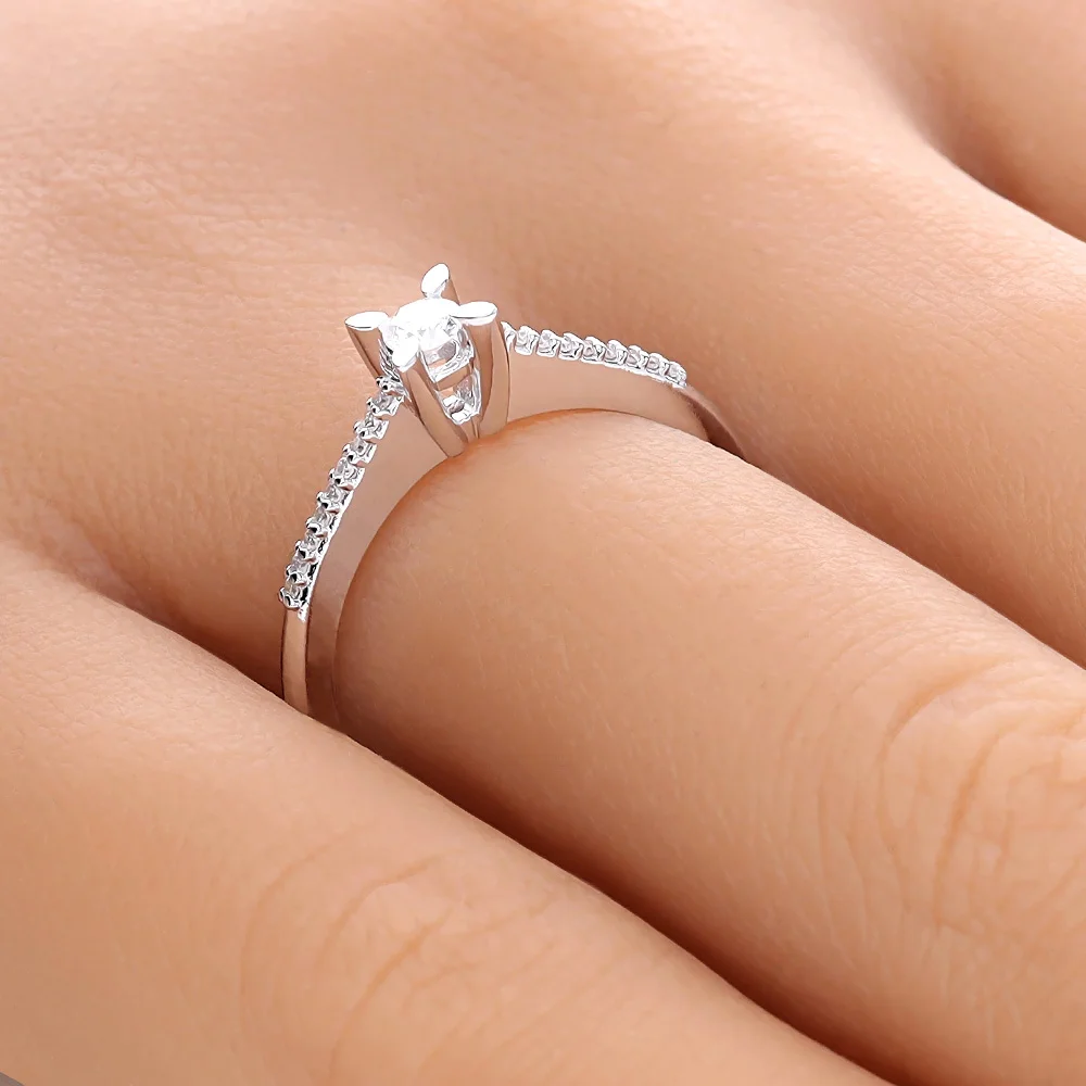 ADL005-hand-web-zoom