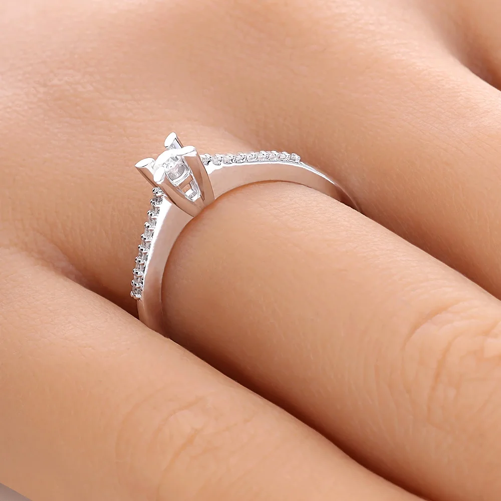 ADL006-hand-web-zoom