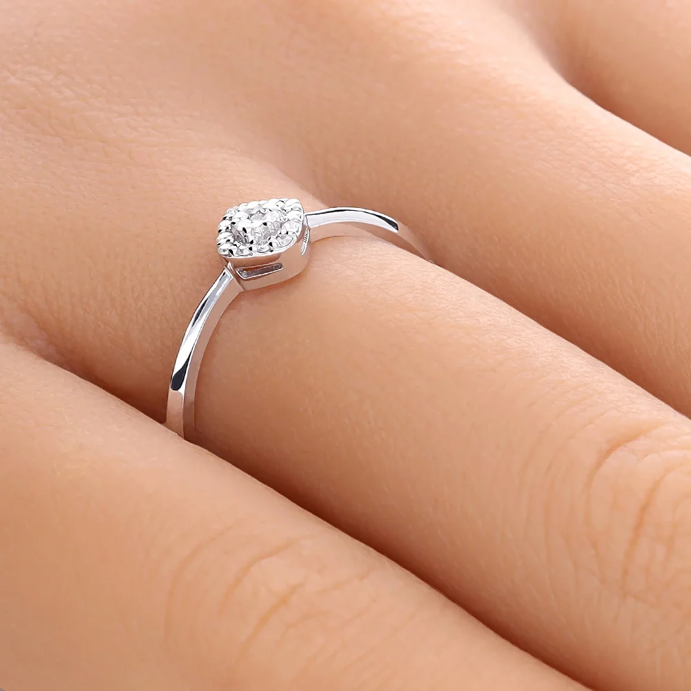 ADL028-hand-web-zoom