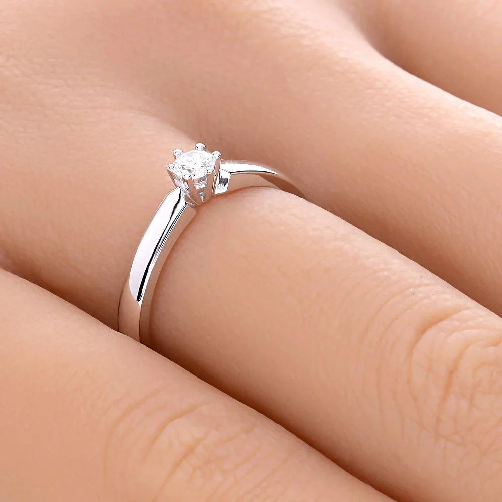 ADL041-hand-web-zoom