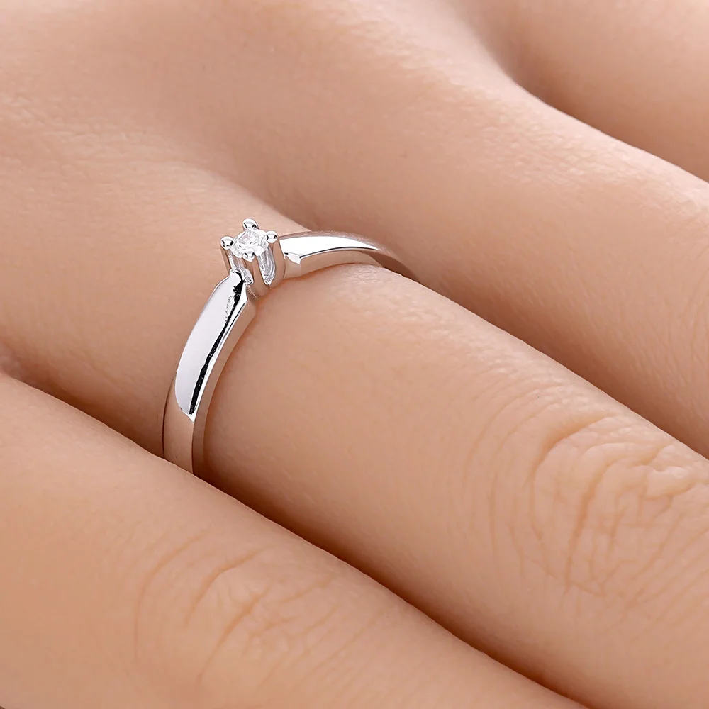 ADL043-hand-web-zoom