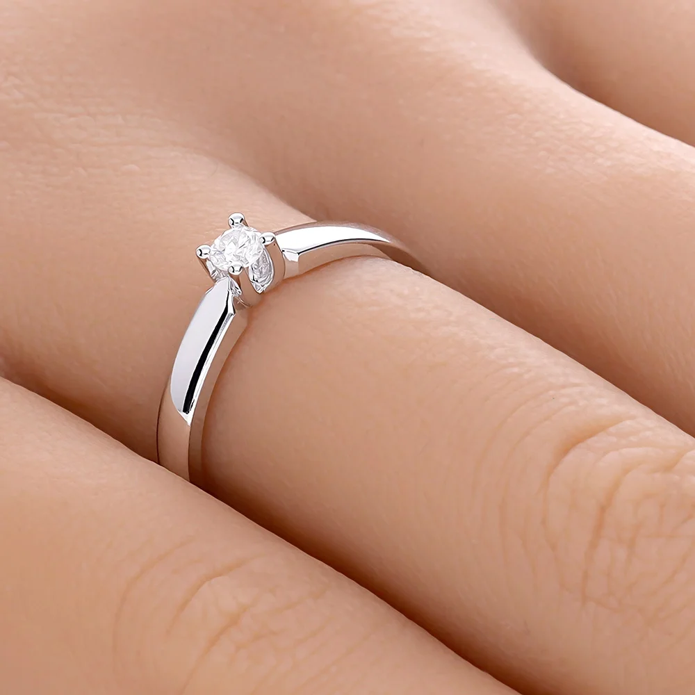 ADL045-hand-web-zoom