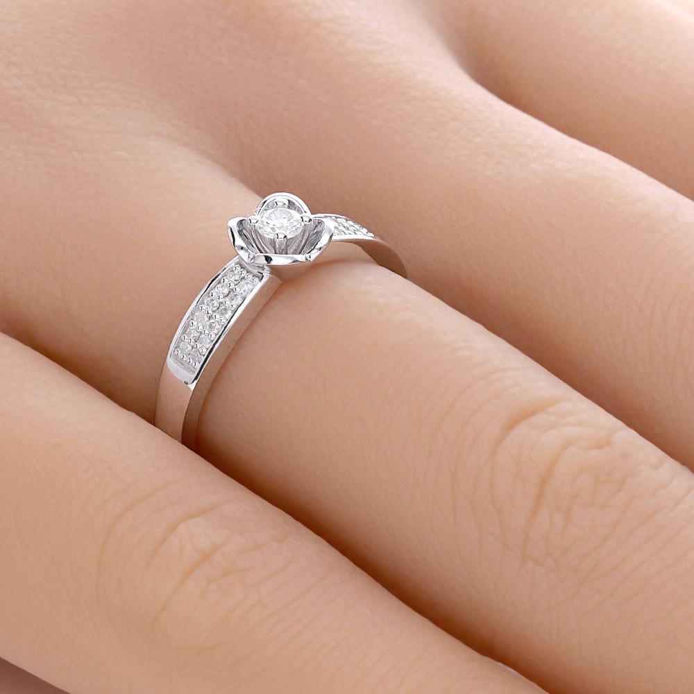 ADL056-hand-web-zoom