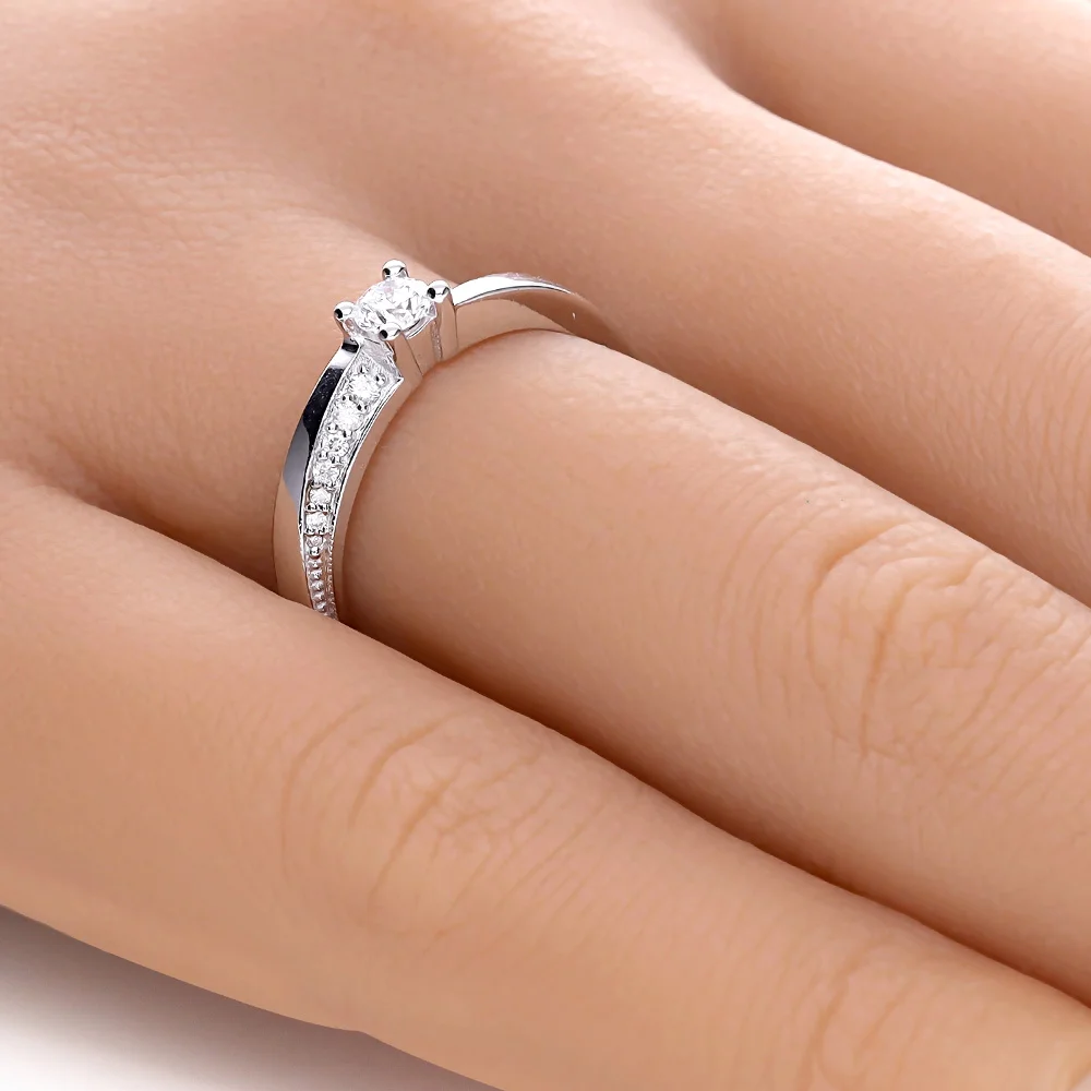 ADL063-hand-web-zoom