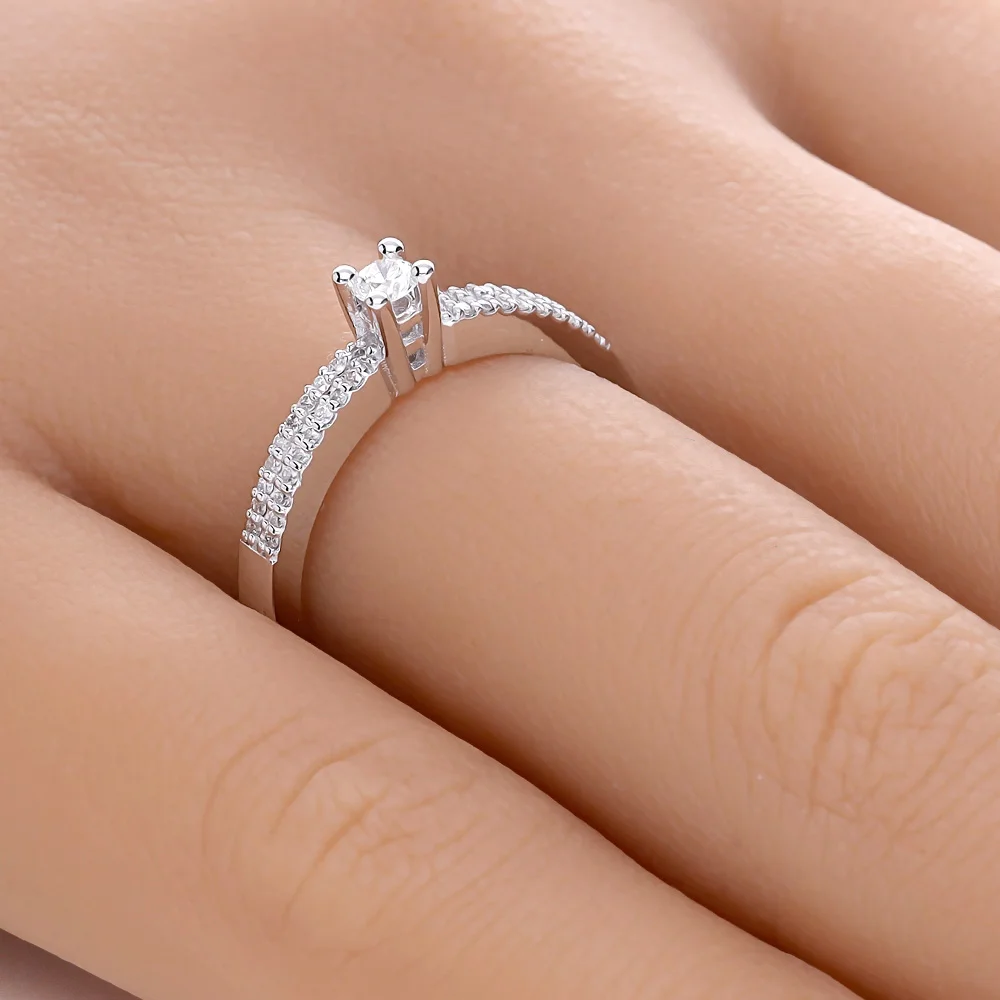 ADL068-hand-web-zoom