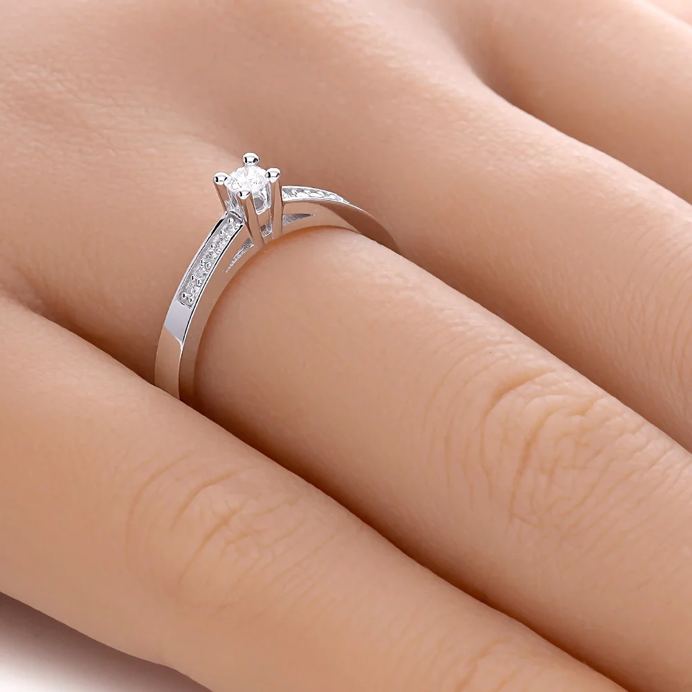 ADL069-hand-web-zoom