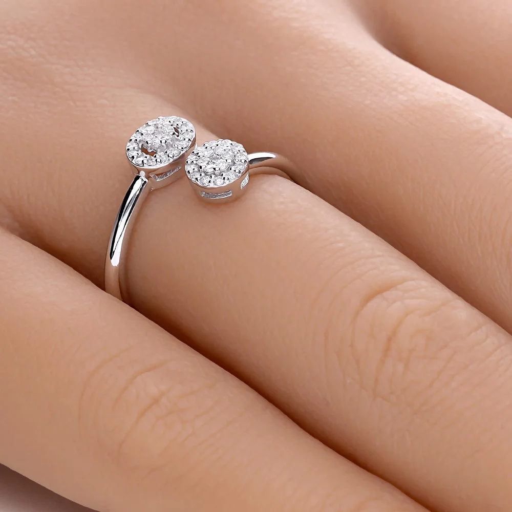 ADL082-hand-web-zoom