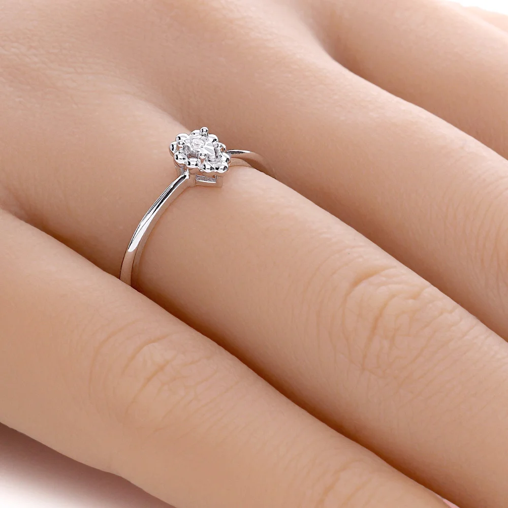 ADL090-hand-web-zoom