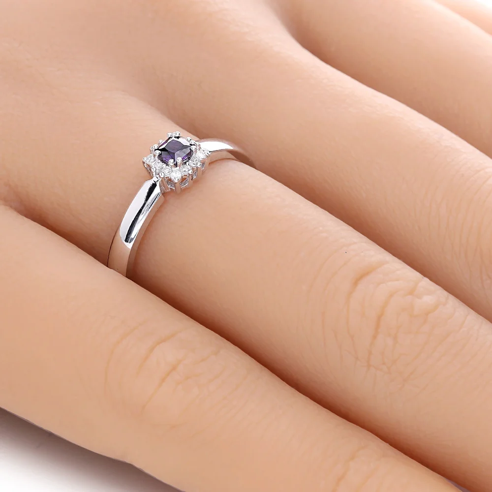 ADL119-hand-web-zoom