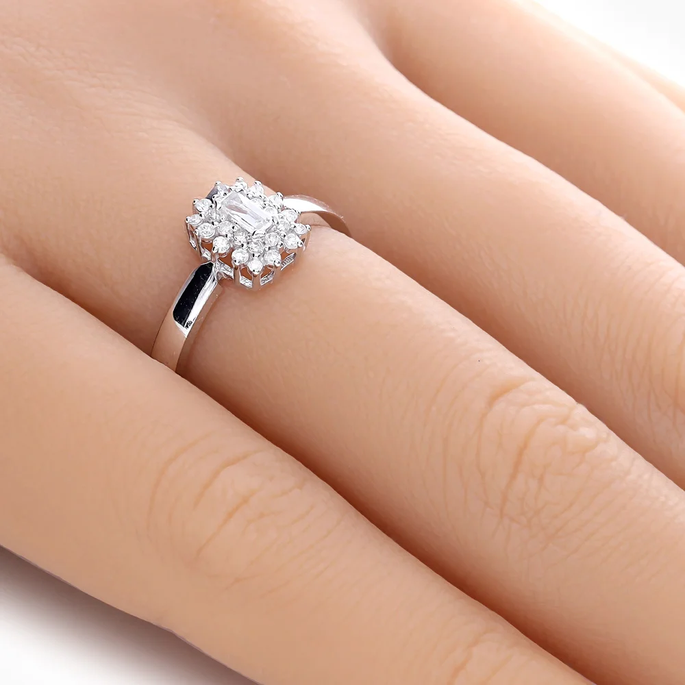 ADL131-hand-web-zoom