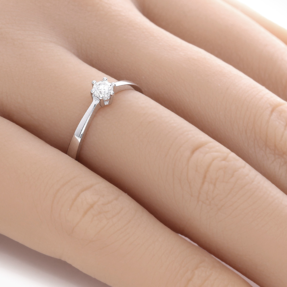 ADL139-hand-web-zoom