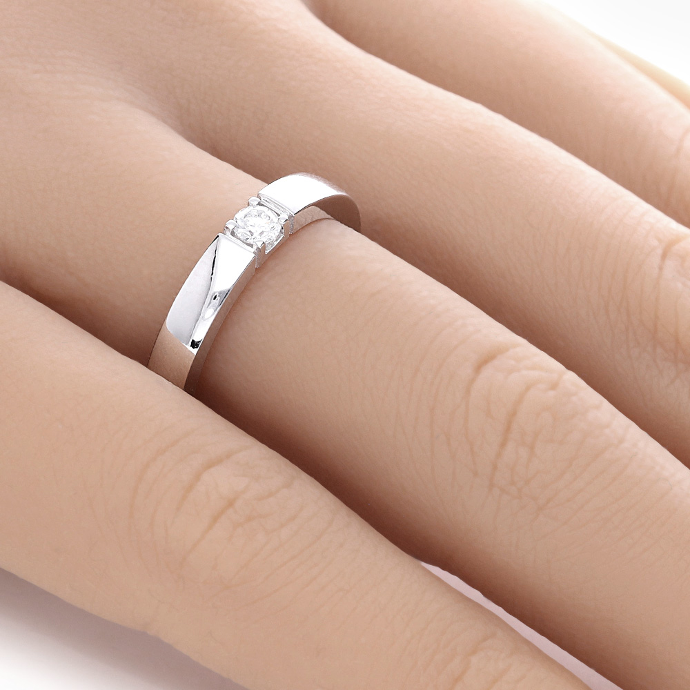 ADL144-hand-web-zoom-1