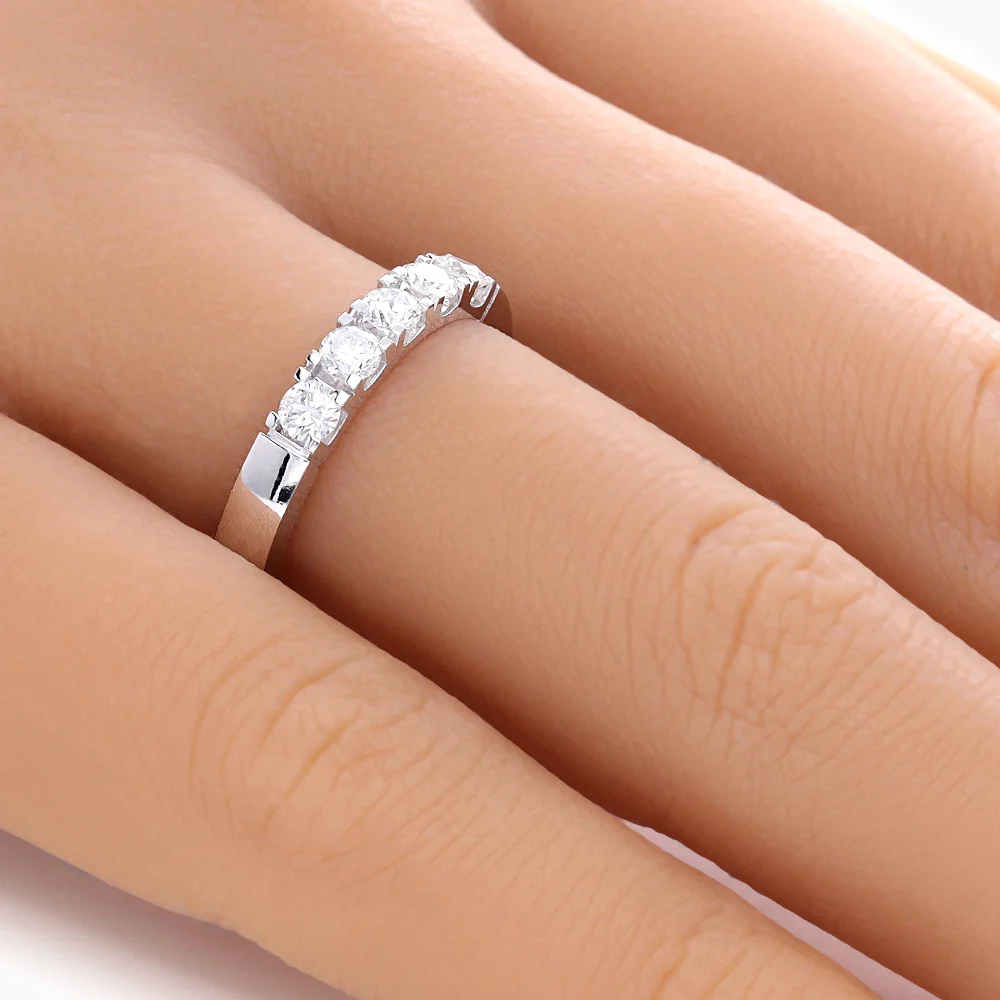 ADL151-hand-web-zoom