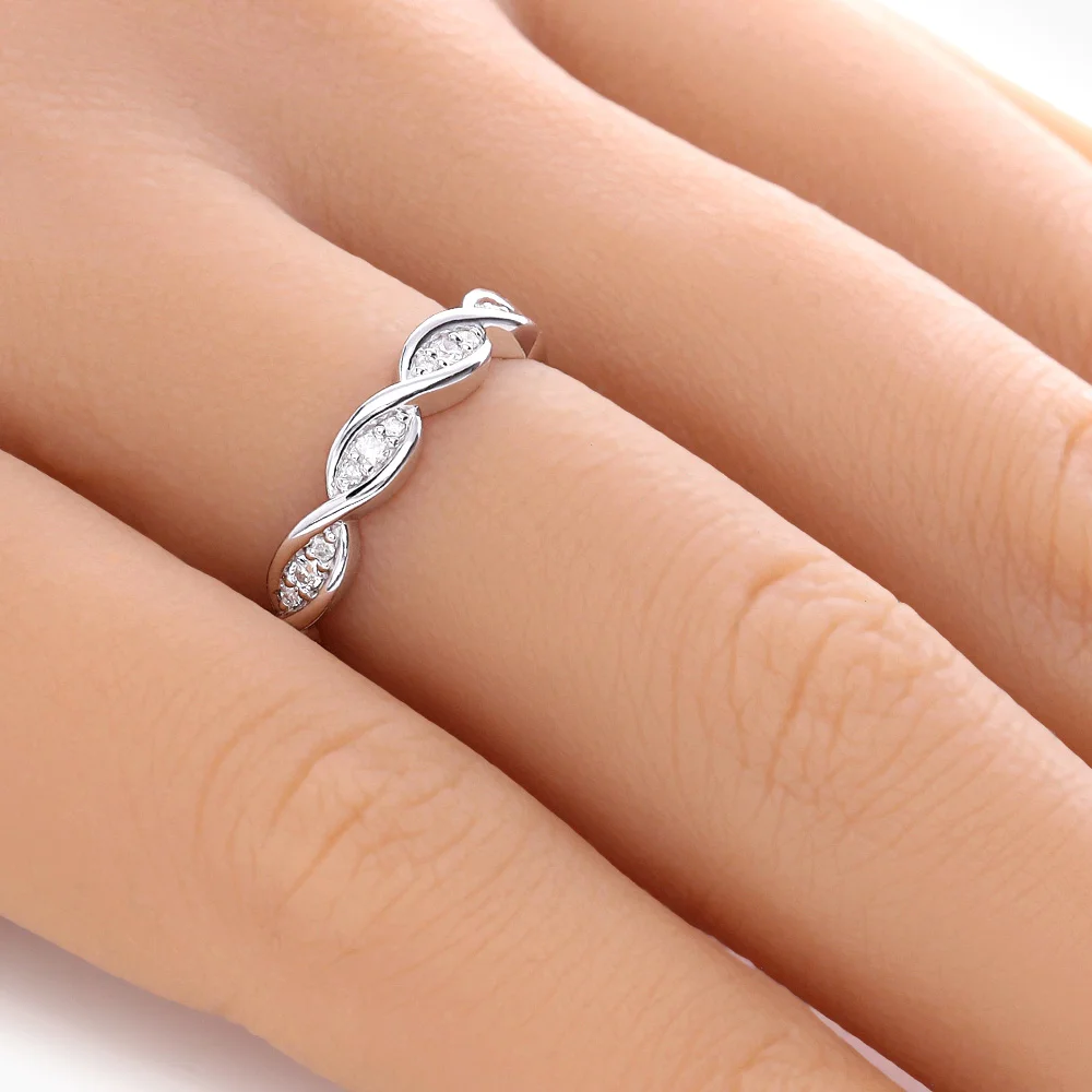 ADL204-hand-web-zoom