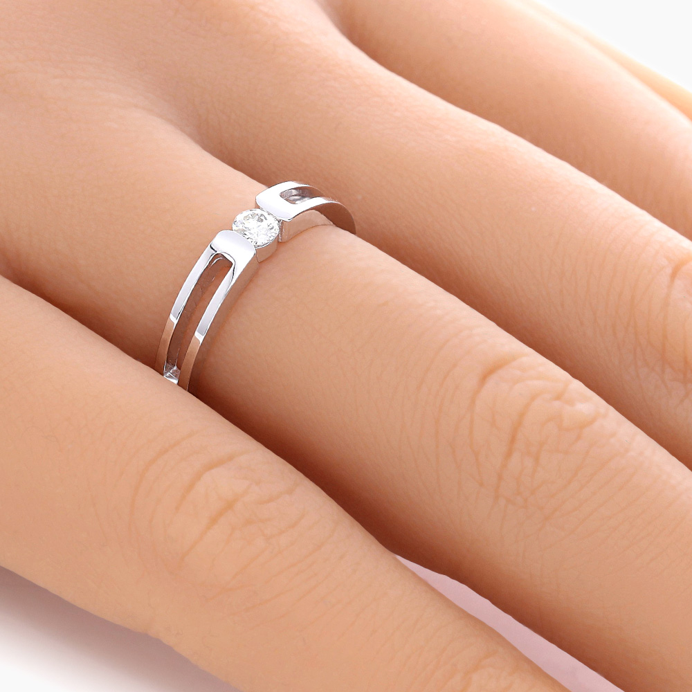 ADL229-hand-web-zoom